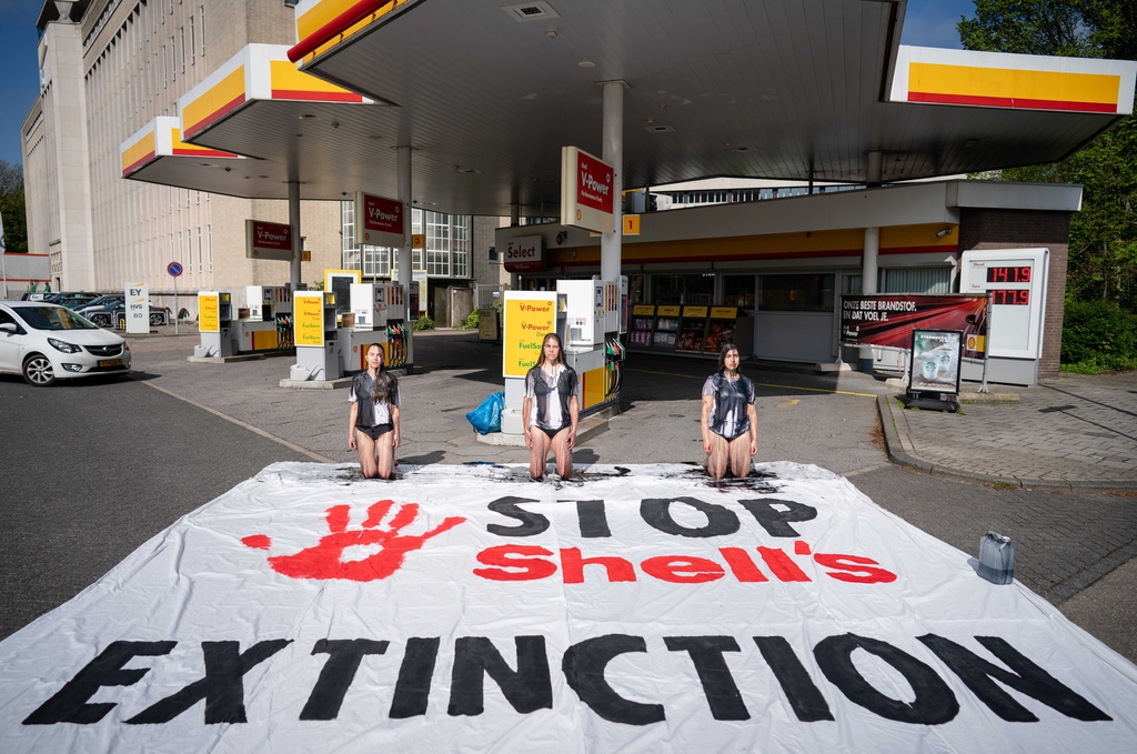 Les activistes du climat ne sont plus les seuls à inciter les géants du pétrole à changer de cap.