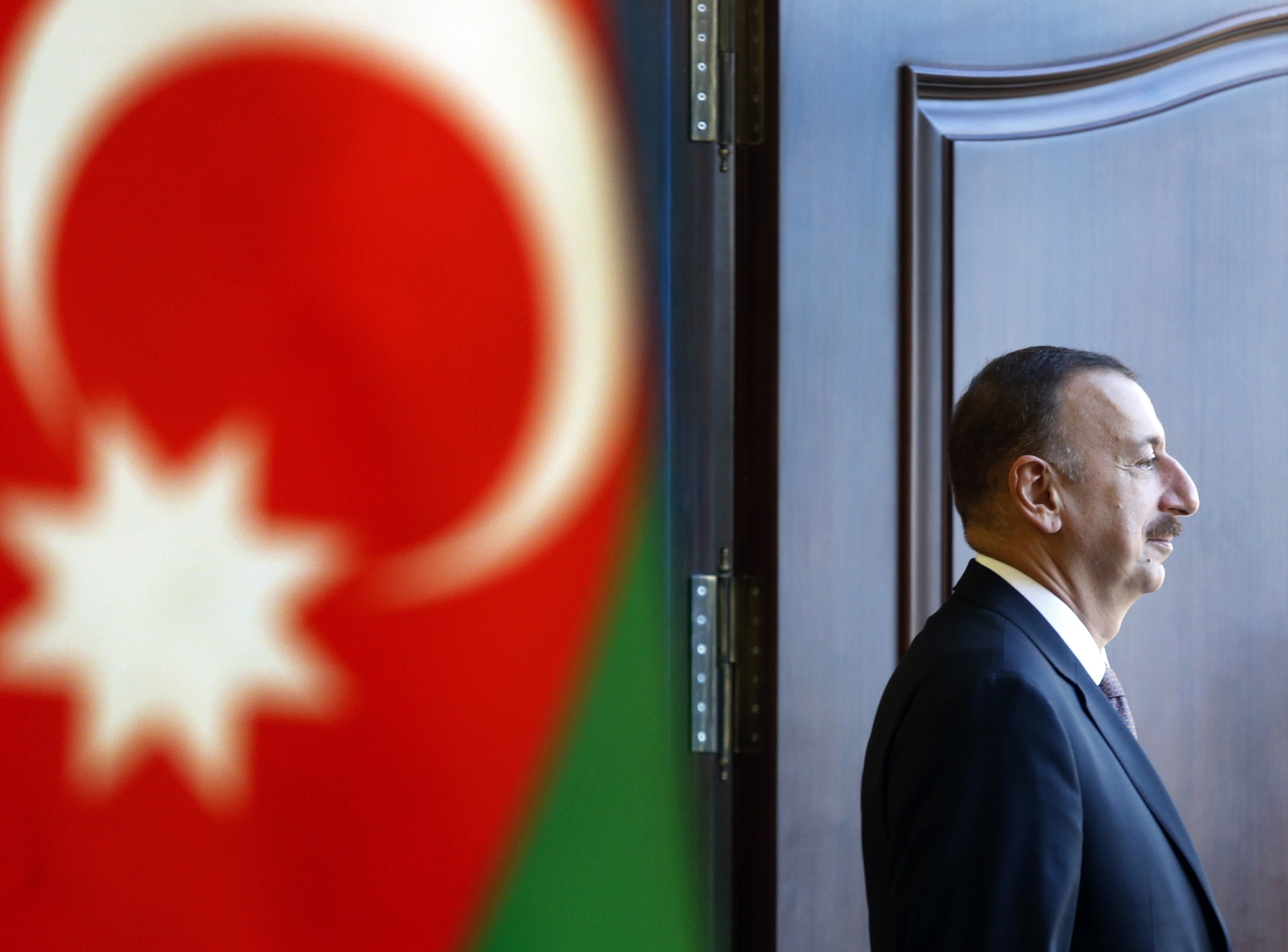 Alors que l’Azerbaïdjan est l’un des pays les plus atteints par la corruption, une ancienne banquière suisse a aidé à structurer une partie du patrimoine financier des proches du président Ilham Aliyev.