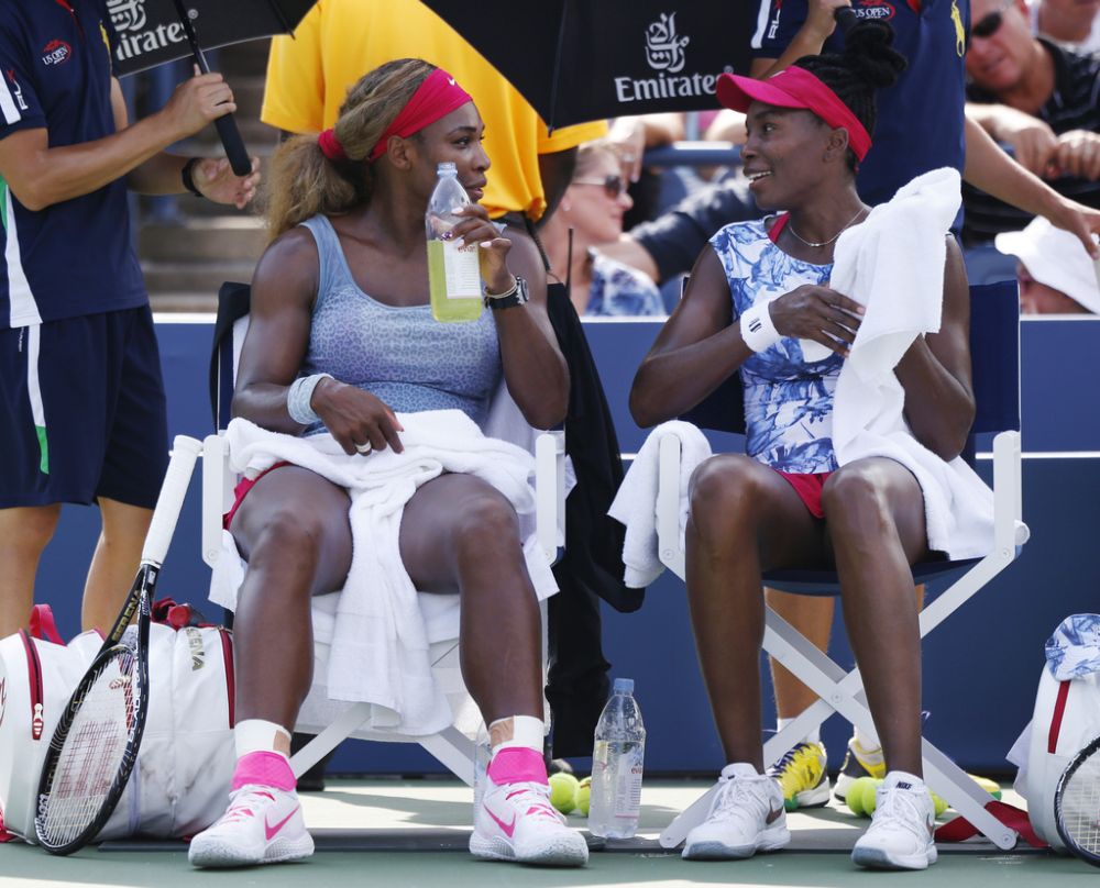 Serena et Venus Williams lors d'une rencontre de double à l'US Open 2014.