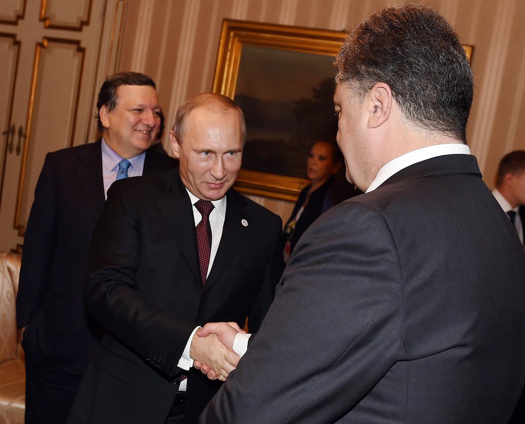 Les discussions entre les présidents ukrainien Petro Porochenko et russe Vladimir Poutine vendredi matin à Milan ont été constructives. Toutefois des divergences importantes demeurent.
