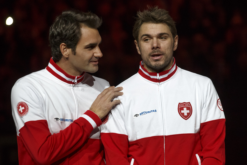Roger Federer, left, of Switzerland, speaks with Stanislas Wawrinka, during the ceremony, prior the first single match of the Davis Cup Final between France and Switzerland, at the Stadium Pierre Mauroy in Lille, France, Friday, November 21, 2014. (KEYSTONE/Salvatore Di Nolfi)