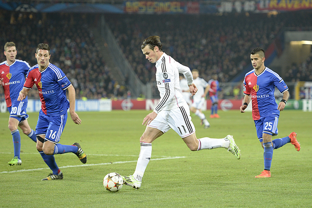 Madrid?s Gareth Bale, center, in action during an UEFA Champions League group B matchday 5 soccer match between Switzerland's FC Basel 1893 and Spain's Real Madrid CF in the St. Jakob-Park stadium in Basel, Switzerland, on Wednesday, November 26, 2014. (KEYSTONE/Georgios Kefalas)