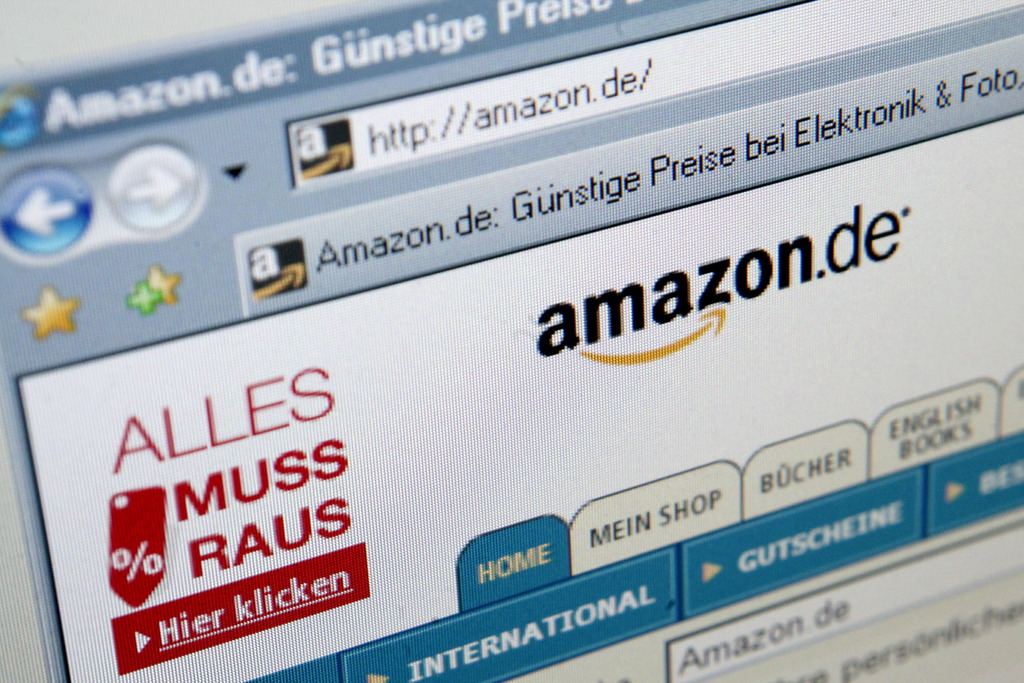 ARCHIV: Die Website des Internet-Kaufhauses Amazon, aufgenommen in Berlin (Foto vom 26.12.06). Der juengste Ausfall von Amazon-Websites in grossen Teilen Europas ist nach Angaben des Online-Handelshauses nicht auf mit der Enthuellungsplattform Wikileaks sympathisierenden Hackern zurueckzufuehren. Ursache des Problems sei ein Hardware-Fehler im europaeischen Amazon-Rechenzentrum und nicht etwa eine Cyber-Attacke gewesen, teilte Amazon am Montag (13.12.10) mit. (zu dapd-Text) Foto: Axel Schmidt/ddp/dapd