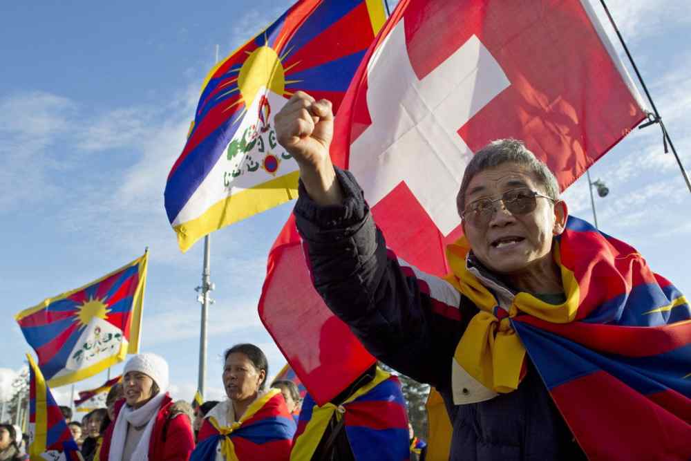 Les manifestants demandent à l'ONU d'agir pour que la Chine cesse le génocide au Tibet.