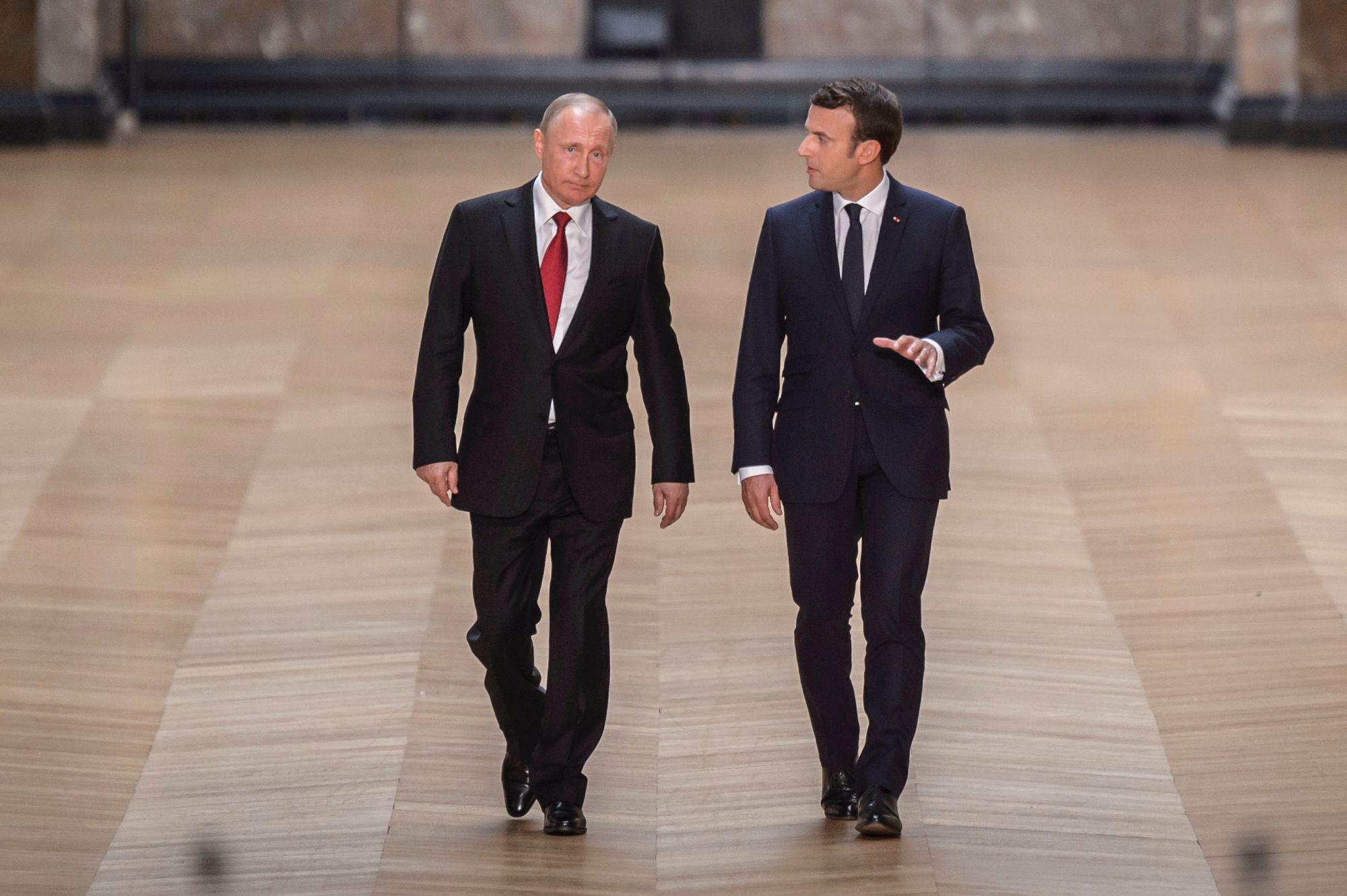 epa05997799 French President Emmanuel Macron (R) and Russian President Vladimir Putin (L) arrive for a joint news conference after a working meeting at the Versailles Palace, near Paris, France, 29 May 2017. Discussions between the two are expected to include the situation in Syria and Russia's veto position at the UN security council.  EPA/CHRISTOPHE PETIT TESSON FRANCE RUSSIA DIPLOMACY