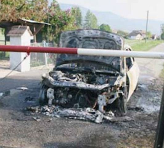 La voiture des malfrats a été retrouvée à La Rippe, calcinée.