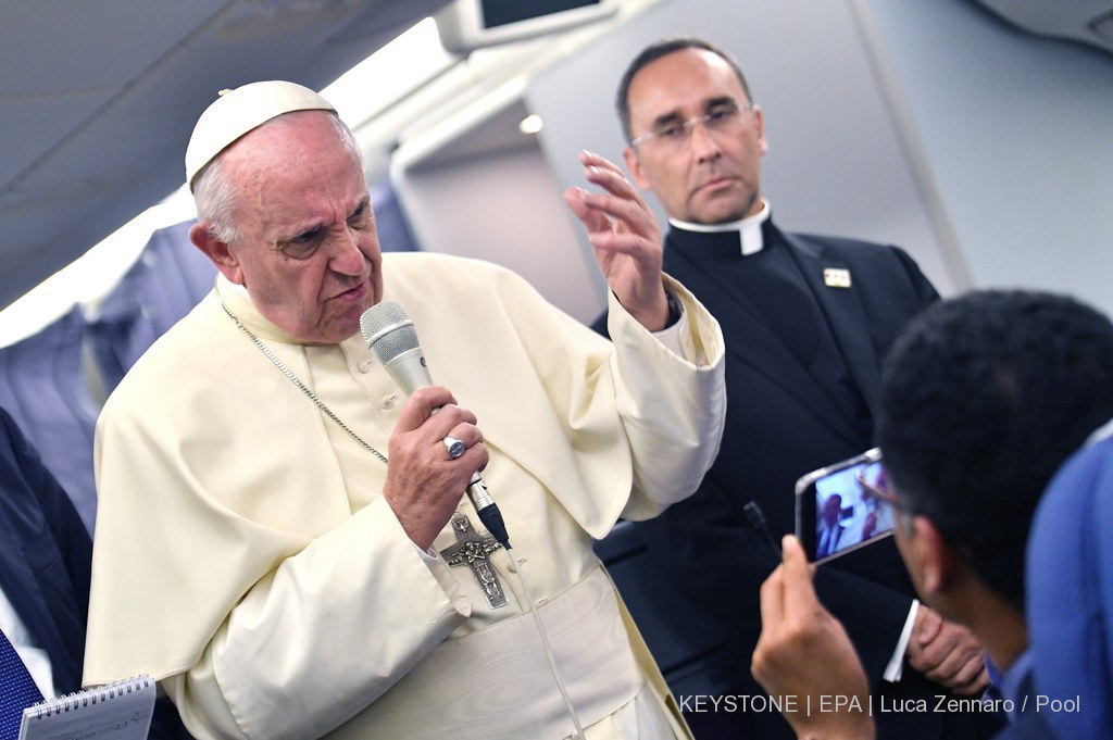 Le pape François a reconnu que ses propos avaient pu être reçus comme une gifle par les victimes.