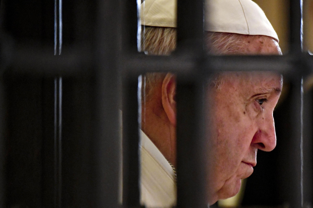Le souverain pontife souhaite désormais que l'Eglise s'engage "de façon déterminée" à abolir partout dans le monde la peine capitale.
