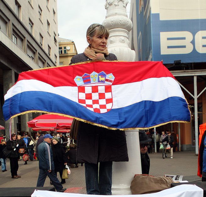 Quelque 25'000 manifestants sont descendus dans les rues de Zagreb, en Croatie pour protester contre l'introduire du cyrillique.