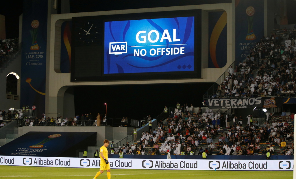 Plusieurs clubs se sont vu refuser des buts pour hors-jeu après l'intervention de la VAR.