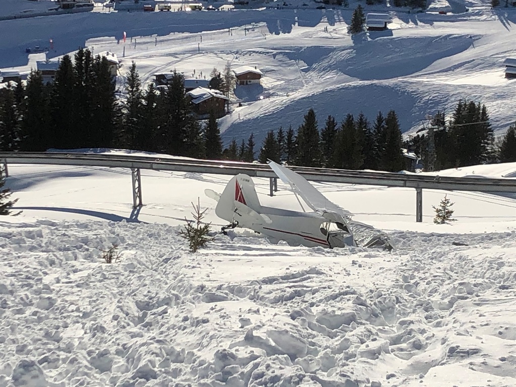 L'avion s'est écrasé non loin de la station de Tschuggen, aux abords des pistes de ski.