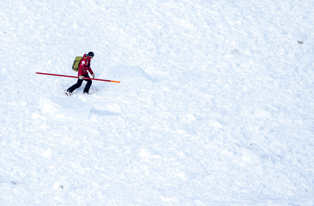 Le père et son fils ont quitté les pistes de ski en dessous de la station de Gandegg (dans vallée du Lötschental).