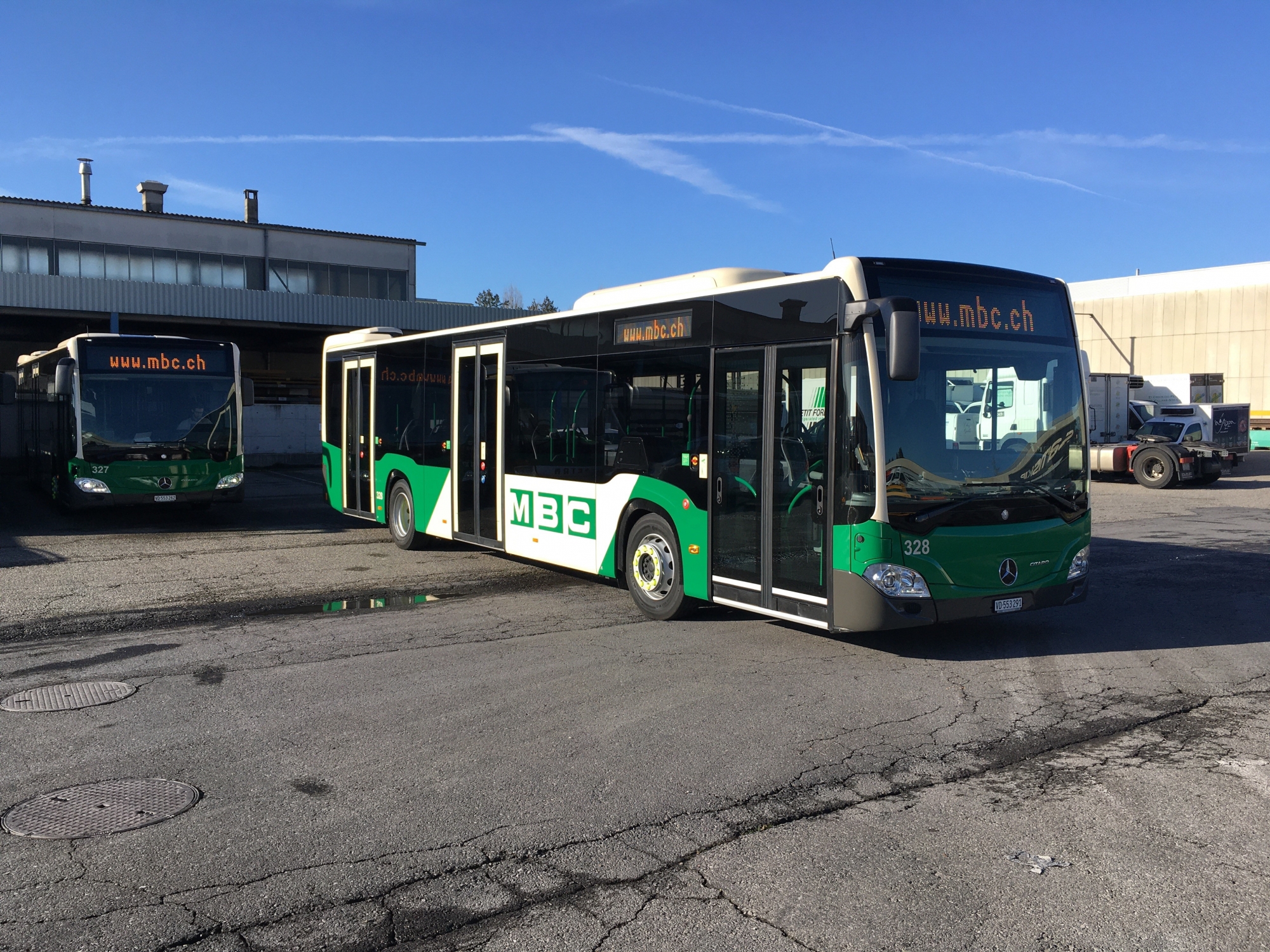 Les autobus hybrides des MBC ont été mis en service la semaine dernière. L'entreprise, qui renouvelle entre trois et cinq véhicules par année, entend acquérir des engins plus respectueux de l'environnement à l'avenir.