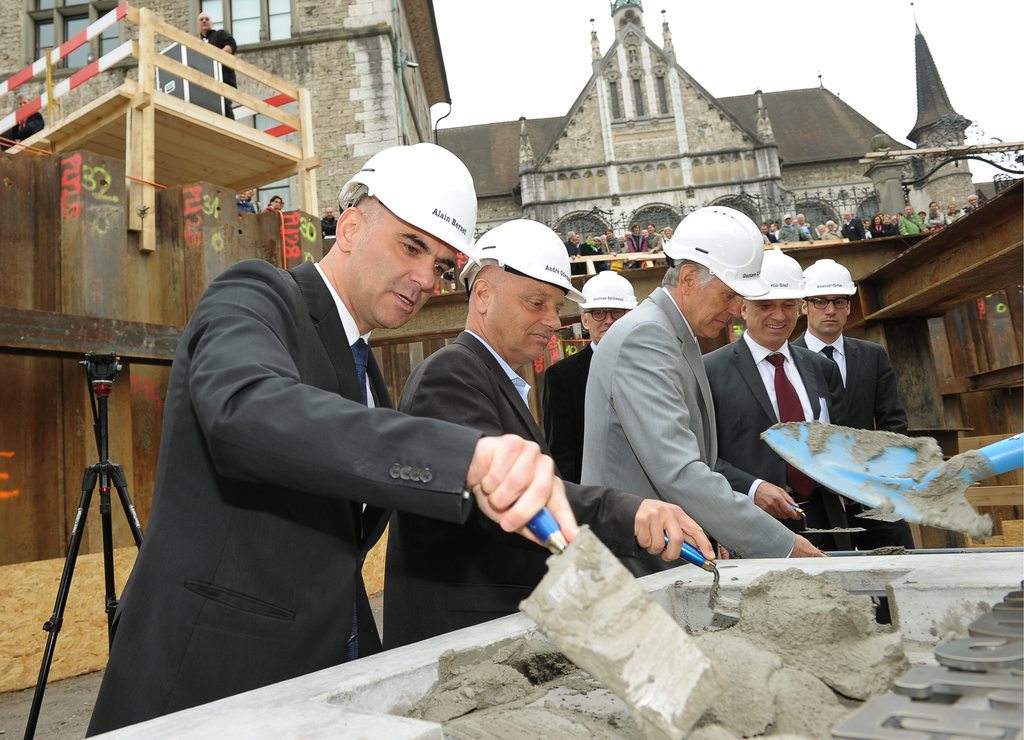 Le conseiller fédéral Alain Berset a posé la première pierre du nouveau bâtiment du Musée national suisse mardi à Zurich. 