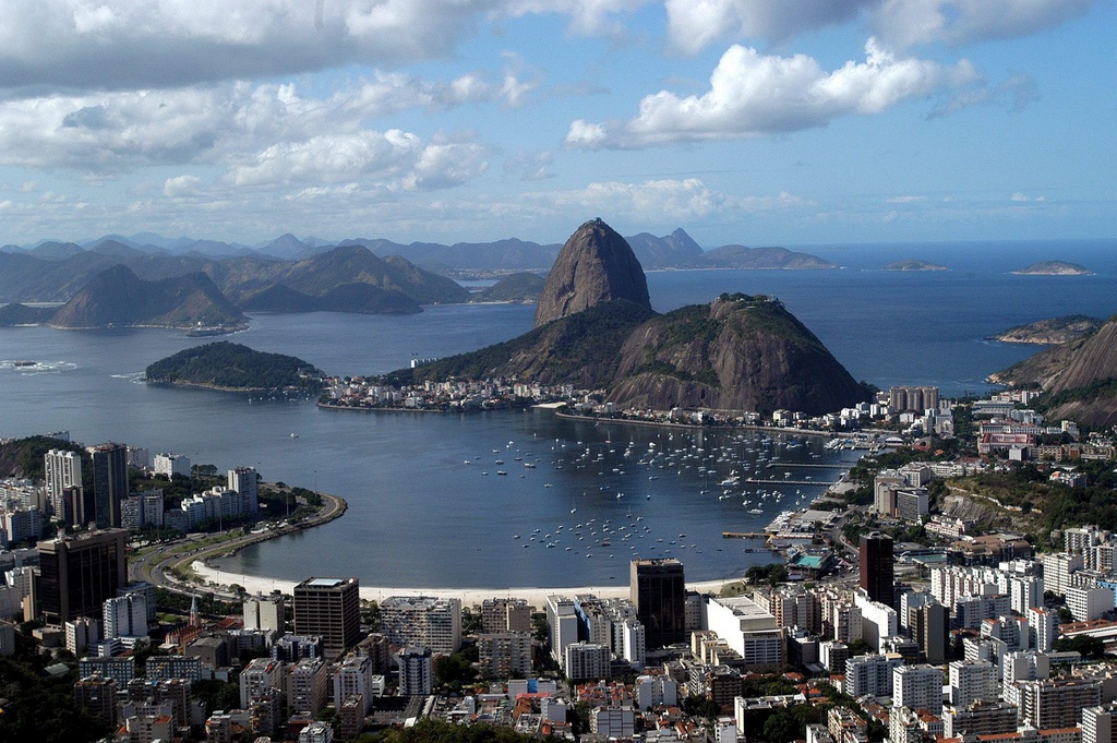 La Suisse veut montrer ses plus beaux atours sous le soleil de Rio de Janeiro à l'occasion des prochains Jeux Olympiques en 2016. Et si la "Nati" se qualifie pour la Coupe du monde, la Confédération vantera ses charmes au Brésil l'année prochaine déjà. 