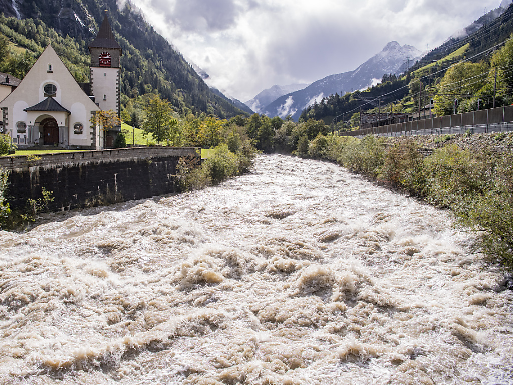 Ce week-end, à la suite de fortes précipitations en Suisse, des rivières, comme ici la Reuss près de Gurtnellen (UR), ont connu des crues.