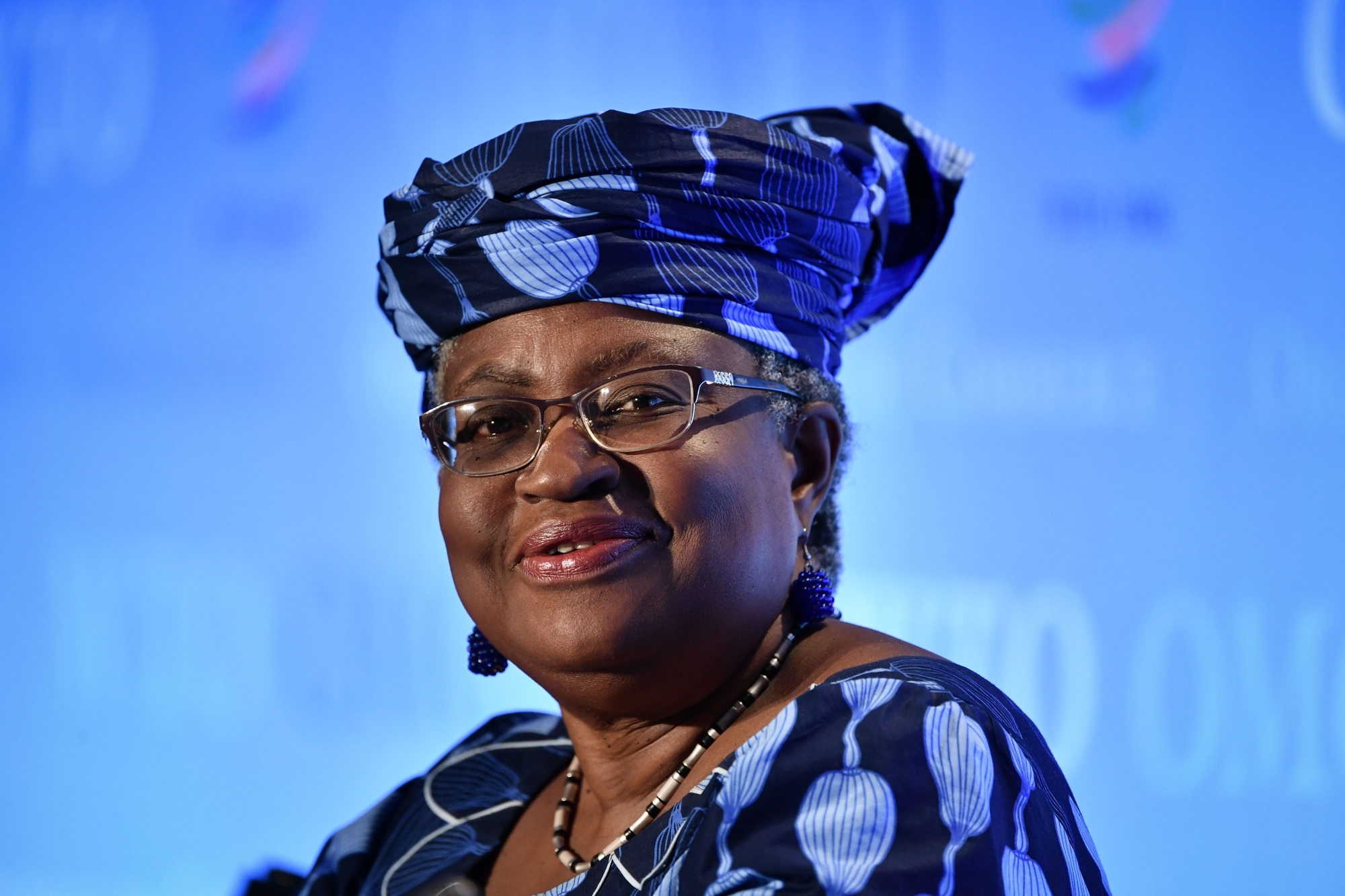 (FILES) In this file photo taken on July 15, 2020 Nigerian former Foreign and Finance Minister Ngozi Okonjo-Iweala smiles during a press conference in Geneva, following her hearing before World Trade Organization 164 member states' representatives, as part of the application process to head the WTO as Director General. - Key WTO ambassadors tapped Nigeria's Ngozi Okonjo-Iweala on October 26, 2020 as the best pick to lead the organisation, but she was opposed by Washington, who said it supported South Korean Trade Minister Yoo Myung-hee instead. The so-called troika of ambassadors heading the World Trade Organization's three main branches determined after four months of consultations with member states that Okonjo-Iweala was the most likely to obtain the consensus needed to take the top job, paving the way for her to become the first woman and the first African at its helm. (Photo by Fabrice COFFRINI / AFP) (KEYSTONE/AFP / AFP/FABRICE COFFRINI)