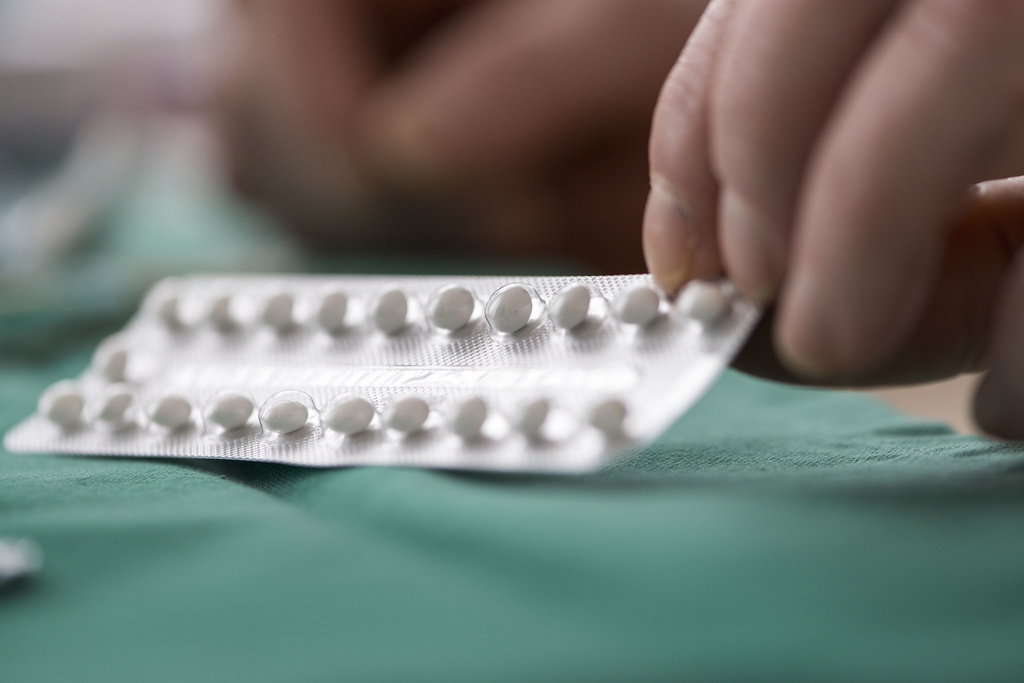 Avec l’âge, le recours au préservatif et à la pilule diminue, tandis que le DIU hormonal et la stérilisation gagnent du terrain. (illustration)
