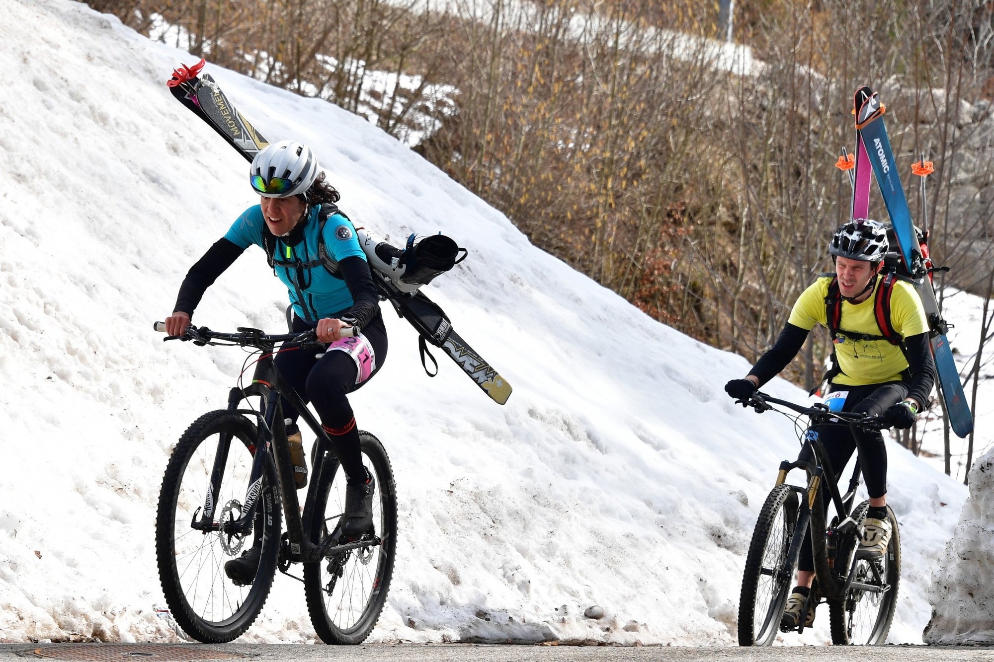 D'ordinaire, lors de la VélôPôDôle, les participants avalent près de 1300 mètres de dénivelé à pieds, à vélo puis à skis.