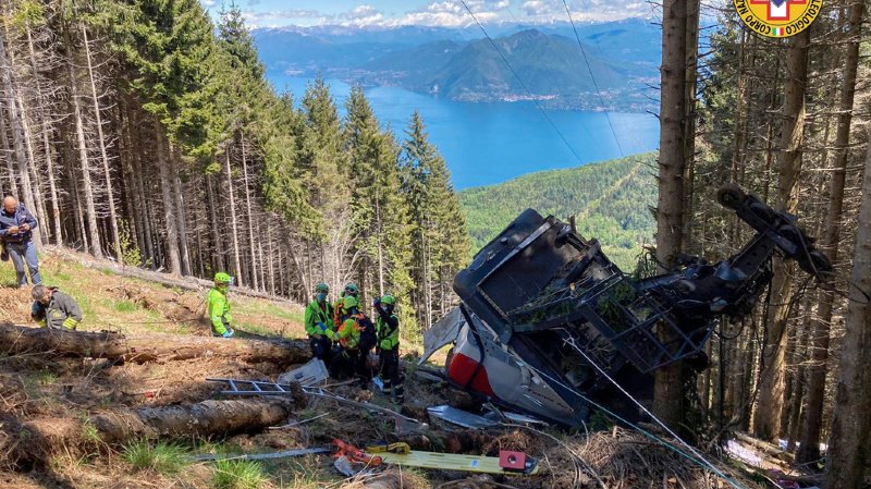 La cabine d’un téléphérique tombe, huit morts et deux blessés graves — Italie