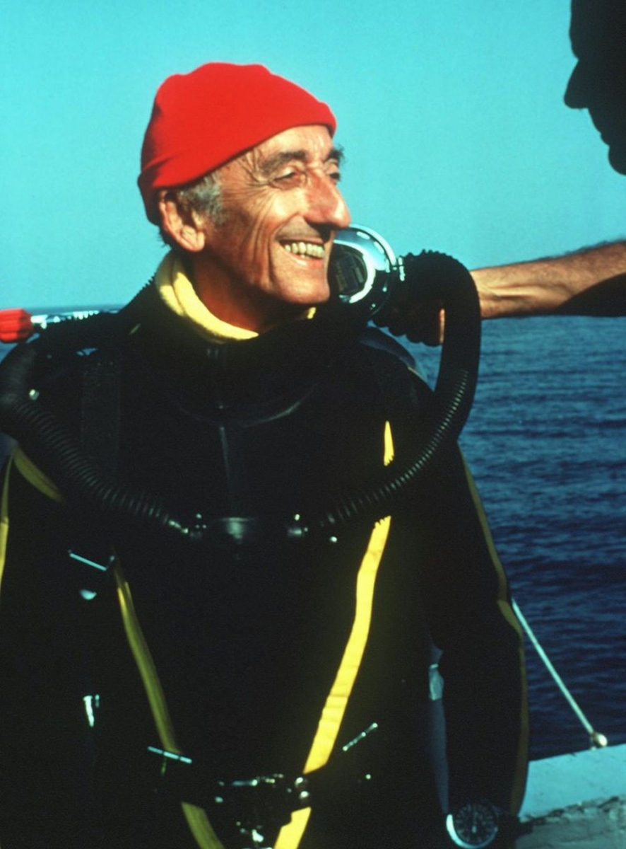 L'explorateur marin français Jacques-Yves Cousteau avait passé 30 jours en laboratoire sous-marin il y a 50 ans.