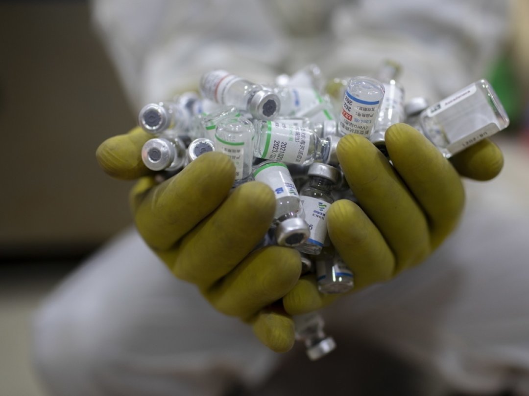 Des milliards de flacons de doses de vaccin finissent aux déchets après utilisation.