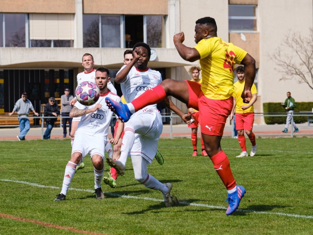 Victorieux (4-1) à Aubonne, le Lonaysan Goman et ses coéquipiers s'envolent vers les places d'honneur du classement de 2e ligue.