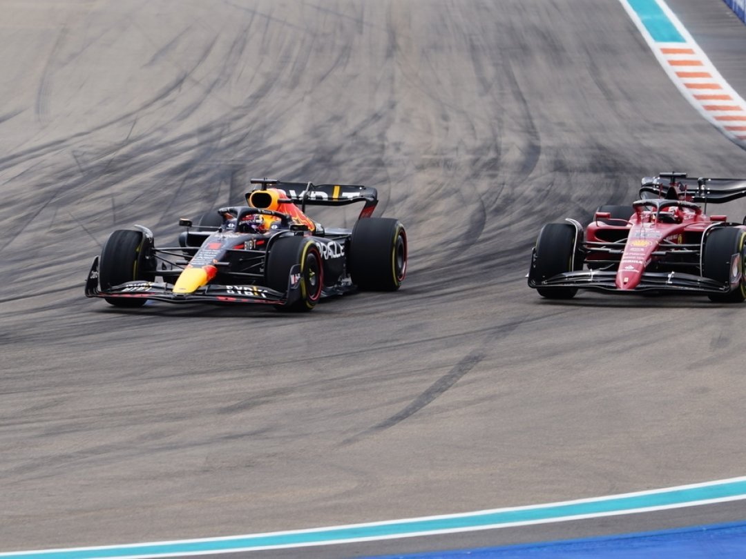 Le duel entre Max Verstappen, à gauche, et Charles Leclerc, à droite, va certainement animer cette saison de F1.