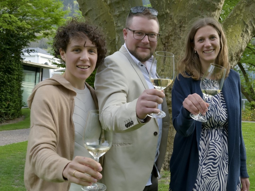 Catherine Cruchon (VD), Henri Grosjean (NE) et la présidente Madeleine Mercier (VS): la nouvelle génération est aussi active à l'association Mémoire des vins suisses.