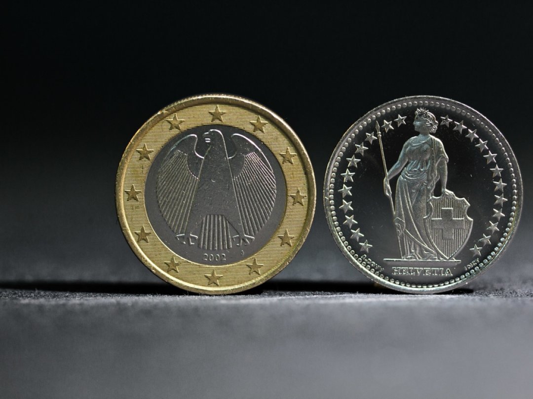 A 10h30, la devise helvétique s'échangeait à 0,9661 franc pour un euro après être tombée à 0,9647 EUR/CHF dans la matinée.