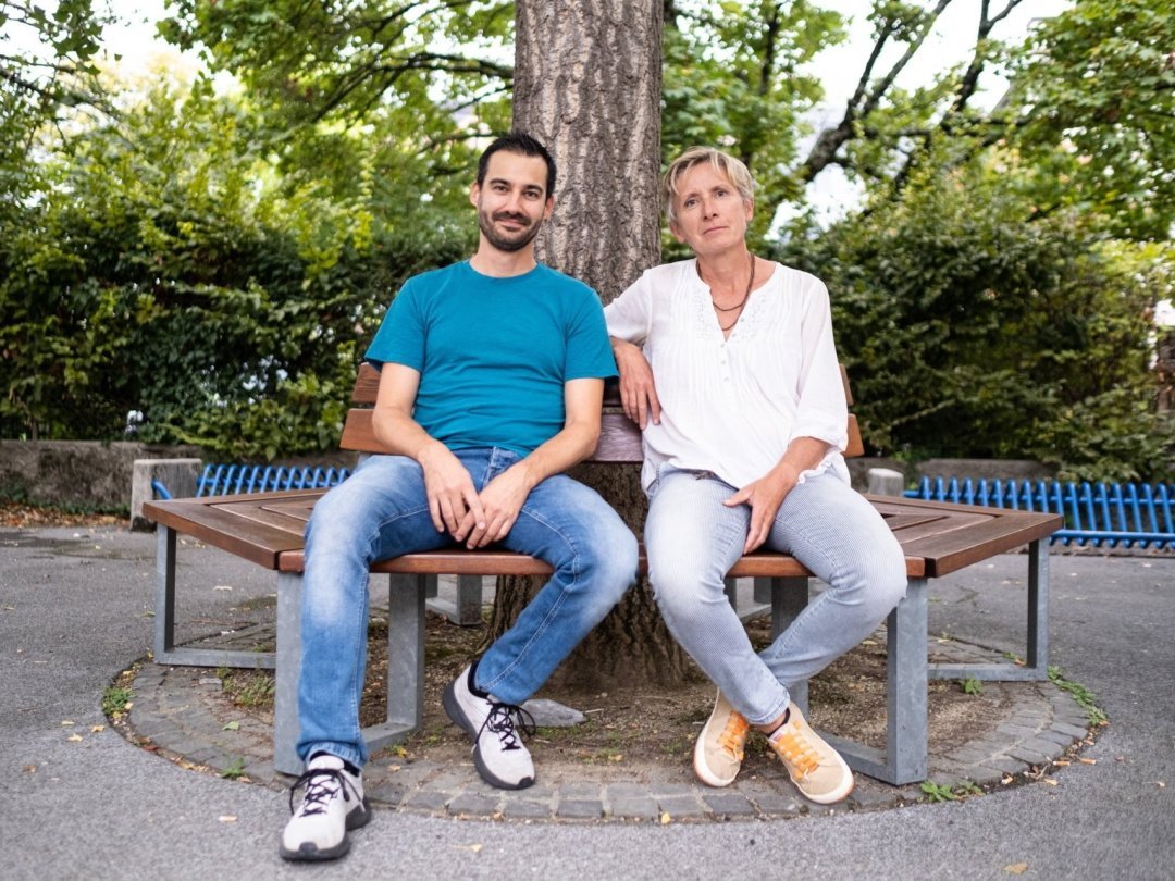Antoine André et Sylvie Perrin Amstutz ont co-fondé les Artisans du commun qui souhaitent faciliter l'implantation d'épiceries participatives en Suisse romande.