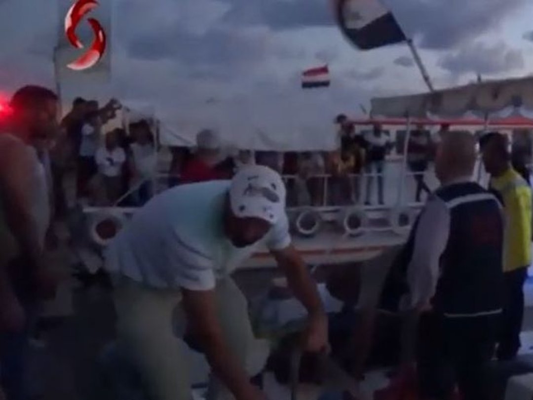 Les autorités syriennes ont déclaré que 120 à 150 personnes se trouvaient à bord de la petite embarcation avant le naufrage.