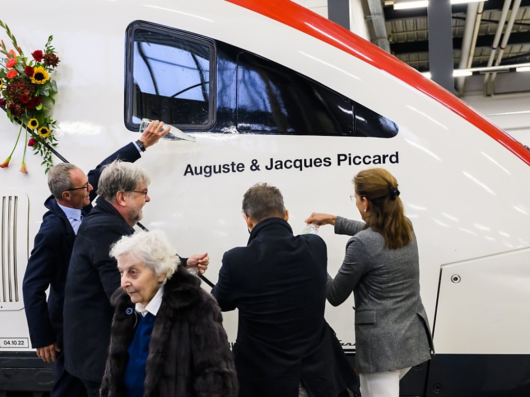 Point fort du week-end, un train ICN des CFF a été baptisé du nom de "Auguste et Jacques Piccard", en l’honneur de la famille de pionniers, indiquent dimanche les CFF dans un communiqué.