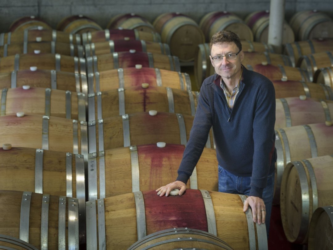 Olivier Mounir de la cave du Rhodan à Salquenen a été sacré vigneron de l'année 2022 le 28 octobre lors du gala du Grand prix des vins suisses.