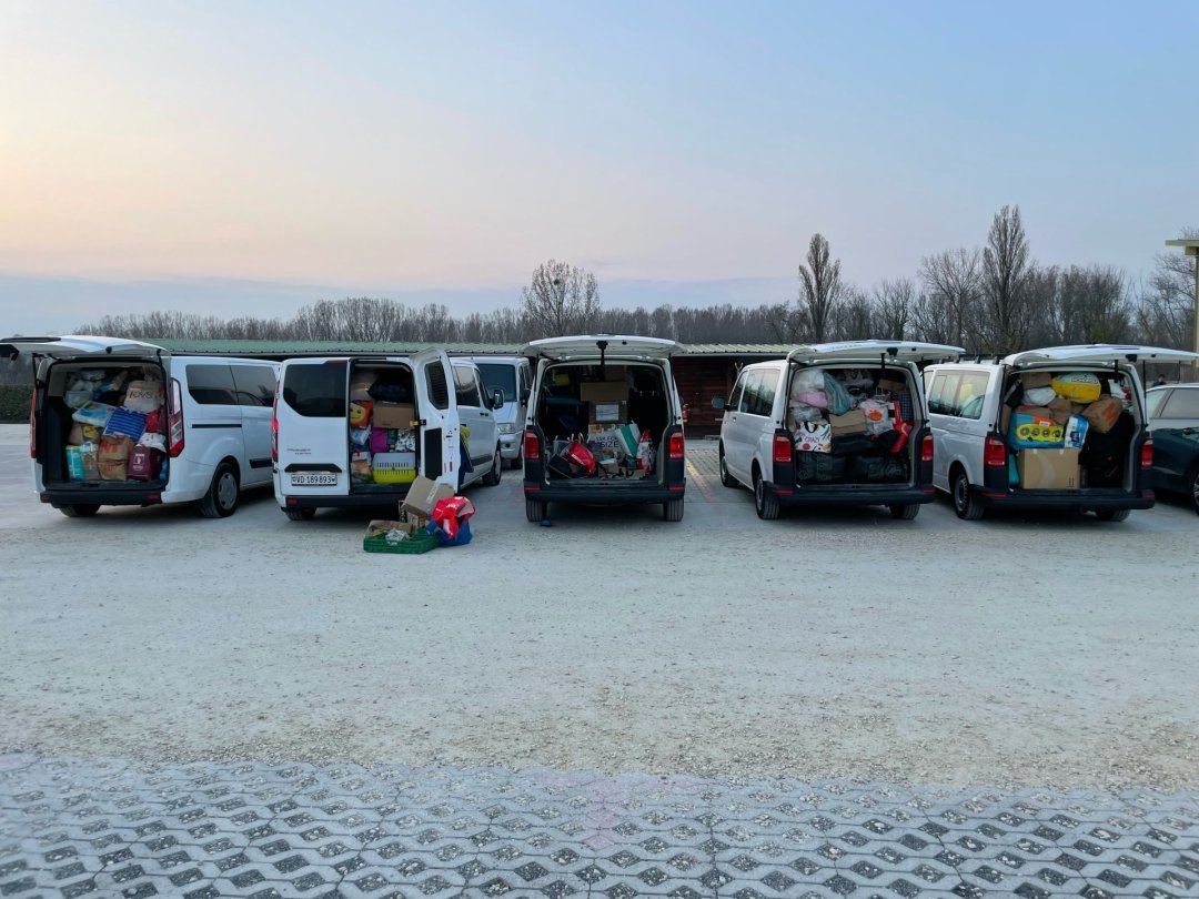 Lors du premier convoi, cinq minibus pleins de matériel avaient pu être envoyés en Ukraine.