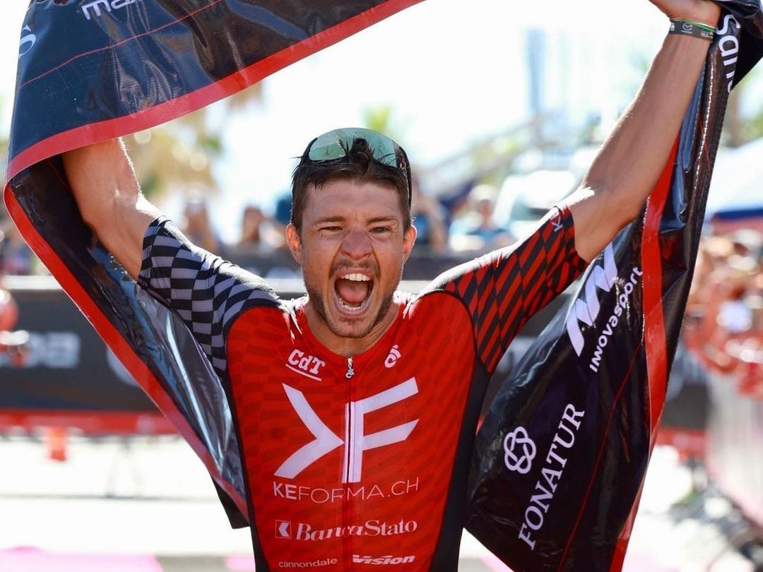 Adriano Engelhardt a remporté sa première victoire en semi-Ironman à Los Cabos, au Mexique.