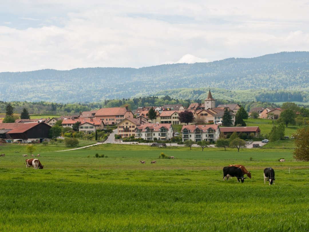 Le village d'Essertines-sur-Rolle fait partie des 89 communes de moins de 3000 habitants de la région.