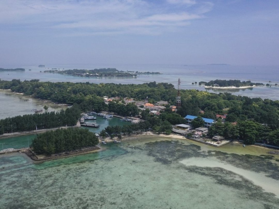 L'île de Pulau Pari, ici photographiée par un drone le 16 août 2022, a été inondée à quatre reprises l'an dernier.