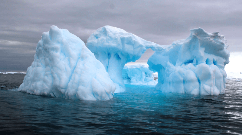 Arctique et Antarctique : conférence C. G. Lundin