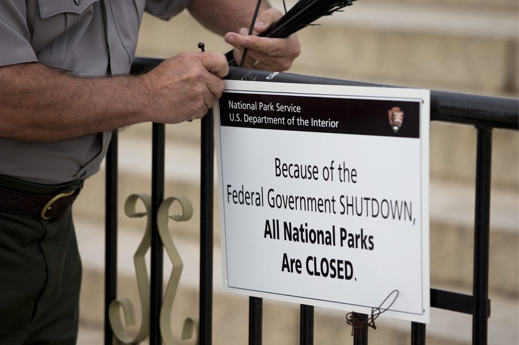 Avec le ?shutdown? décrété aux États-Unis,  800 000 fonctionnaires ont été  renvoyés à la maison. De nombreux monuments ou musées  sont fermés aux touristes. 