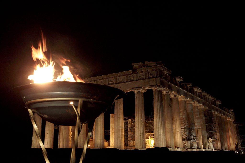 Avant de rejoindre la Russie, la flamme a été allumée à Athènes, selon la tradition.