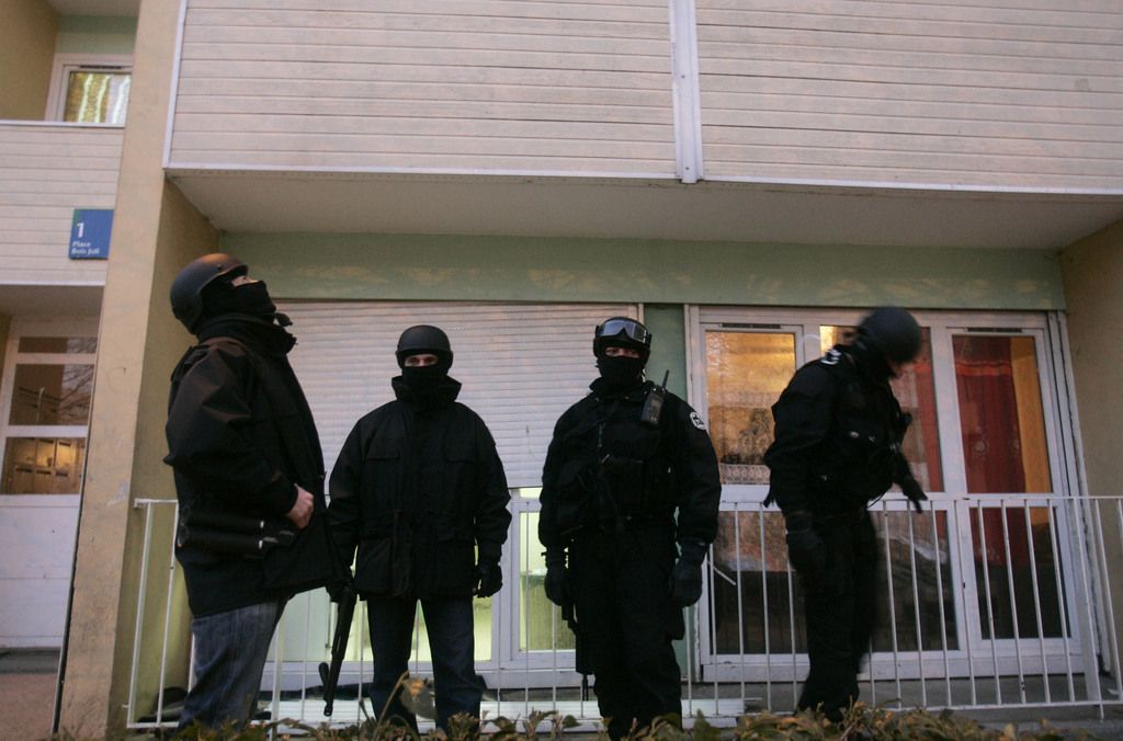 Police officers stand guard outside of a building in Villiers le Bel, north of Paris, Monday, Feb. 18, 2008. More than 1,000 police raided housing projects outside Paris in an early morning sweep Monday, in a bid to find rioters who led an outburst of violence here last year.(AP Photo/Michel Euler)