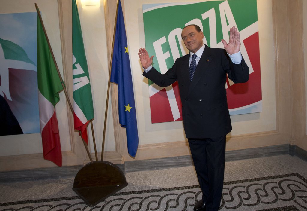 La presse dominicale ne trouve plus guère d'excuses à Silvio Berlusconi. 