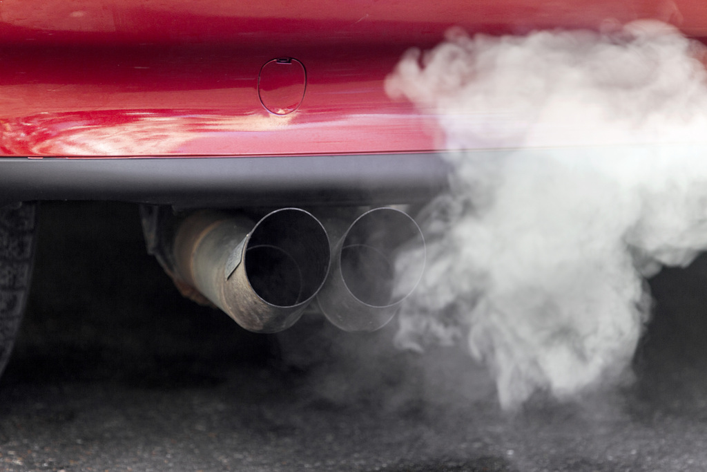 Dès janvier 2014, les véhicules des automobilistes neuchâtelois seront taxés en partie en fonction de leurs émissions de dioxyde de carbone (CO2). Le Grand Conseil a adopté mardi une révision de la loi en ce sens.