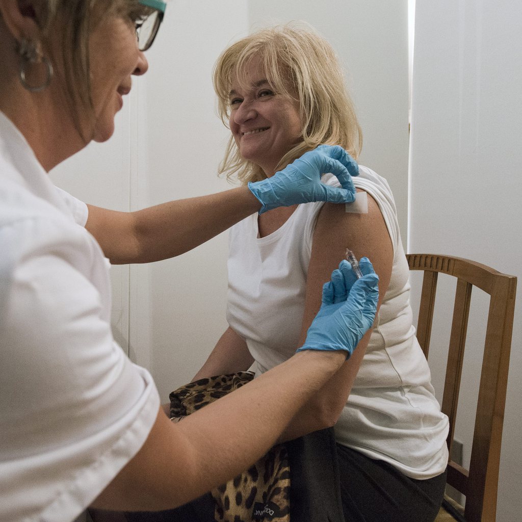 Comme chaque année, l'Office fédéral de la santé publique (OFSP) recommande la vaccination contre la grippe saisonnière, surtout pour les personnes à risque.