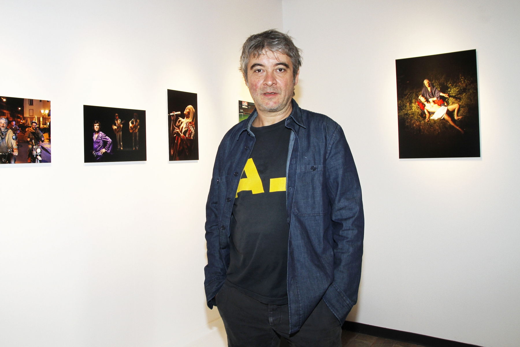 Massimo Furlan expose, au Musée Alexis Forel à Morges, des images retraçant ses performances artistiques.