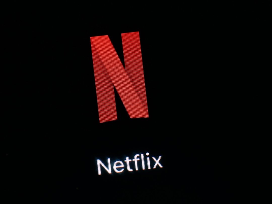 Pour regarder des films sur la plateforme, ici le logo de l'app Netflix pris sur un iPad à Baltimore aux Etats-Unis, le partage de mot de passe n'est plus gratuit.
