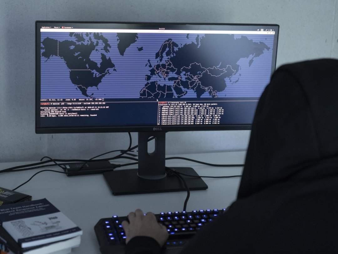 Les pirates informatiques, ici sous la forme d'une reconstitution réalisée en 2019, ont cette fois attaqué l'administration fédérale.