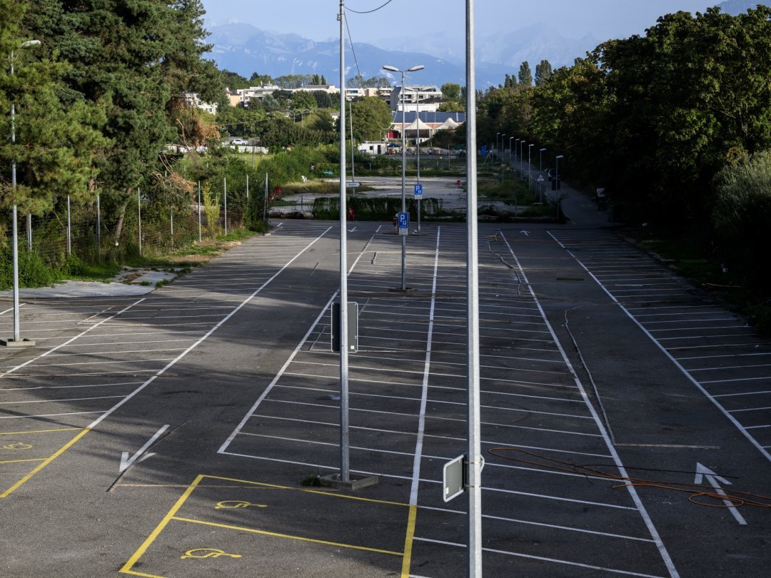 Les gens du voyage qui étaient présents sur le parking-relais de la Bourdonnette, à Lausanne, depuis le 26 février dernier, ont quitté les lieux dimanche