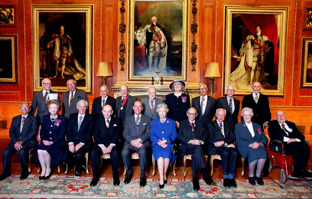 Some of the 20th century's most distinguished performers, scientists, artists and politicians were guests of Queen Elizabeth II, at Windsor Castle for an Order of Merit luncheon on Tuesday, April 8 1997. Standing (left to right): Sir John Gielgud, Lord Jenkins, Sir Michael Atiyah, Dr. Max Perutz, Lord Yehudi Menuhin, Dame Joan Sutherland, Lord Porter, Sir Aaron Klug, Sir Edward Ford (Secretary). Seated (left to right): Mr. Frederick Sanger, Baroness Margaret Thatcher, Professor Owen Chadwick, Sir George Edwards, Prince Philip (Senior OM), The Queen Elizabet II., Sir Isaiah Berlin, Sir Andrew Huxley, Dame Cicely Saunders, Sir Ernst Gombrich. (KEYSTONE/AP Photo/PA/John Stillwell)       === UK OUT ===
